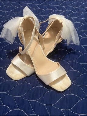 Elegant Ivory Satin Ankle-Strap Heels with Tulle Bow size 7
